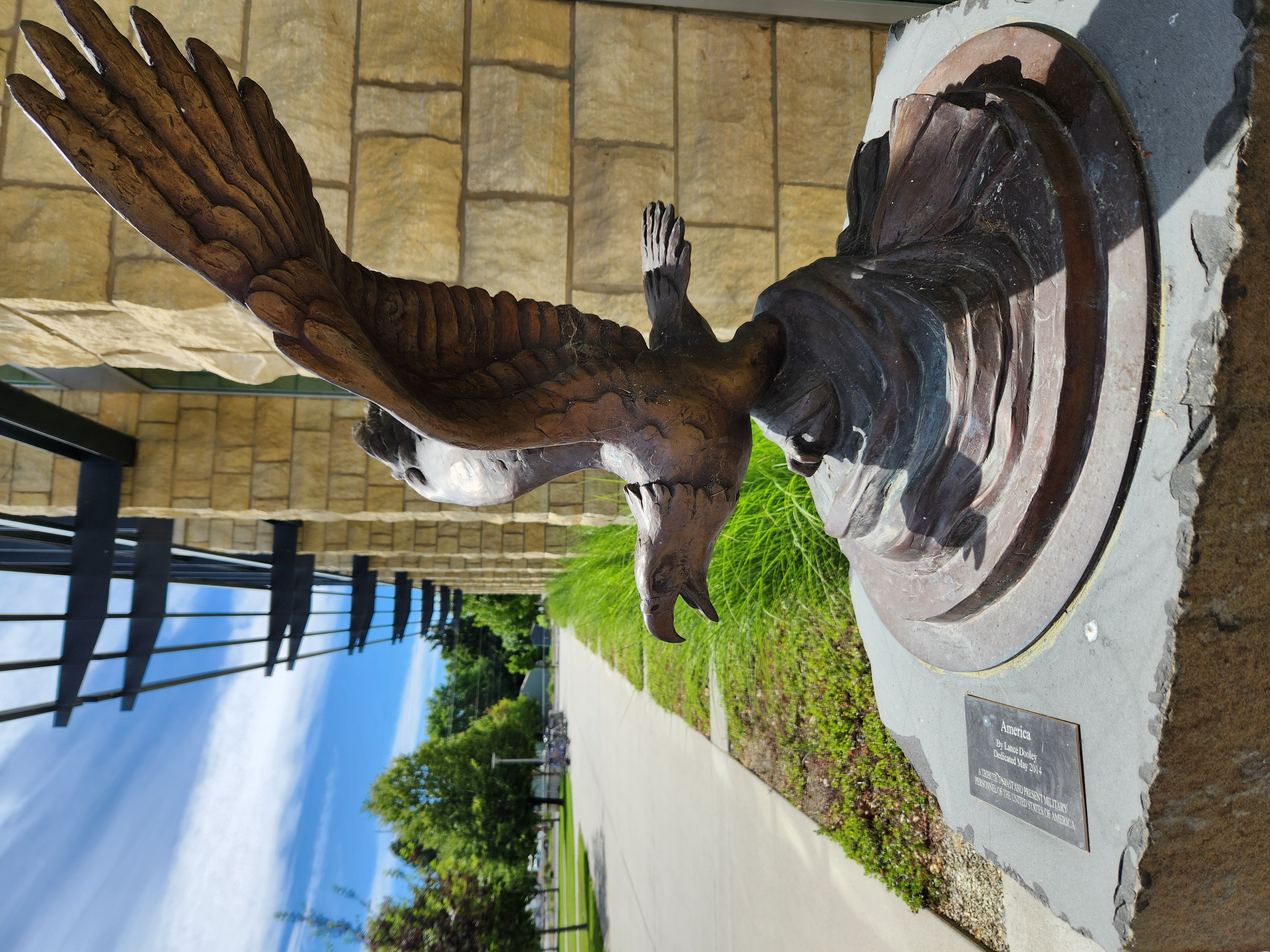 Eagle veterans statue