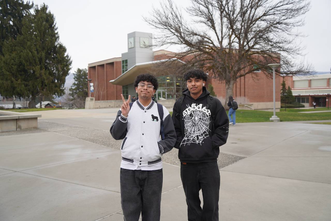 Two students on Wenatchee campus in front of Brown library